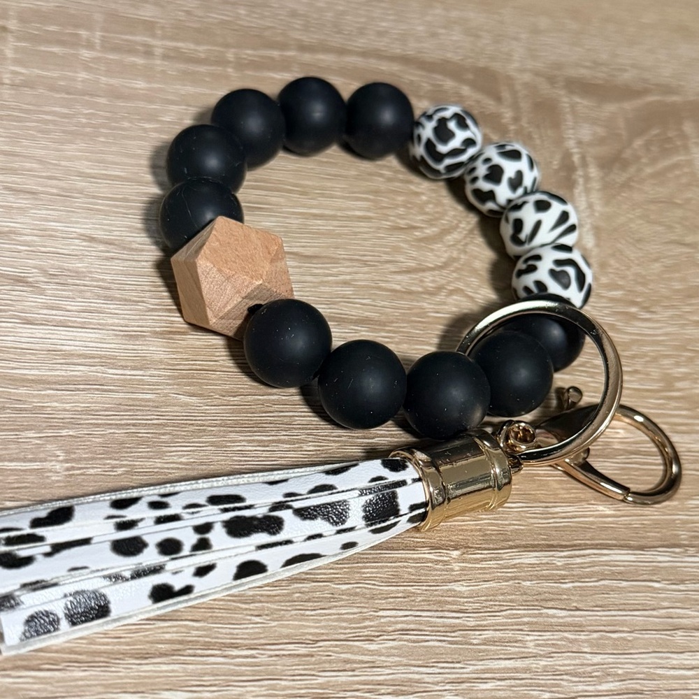 Black and White Beaded Keychain Bracelet